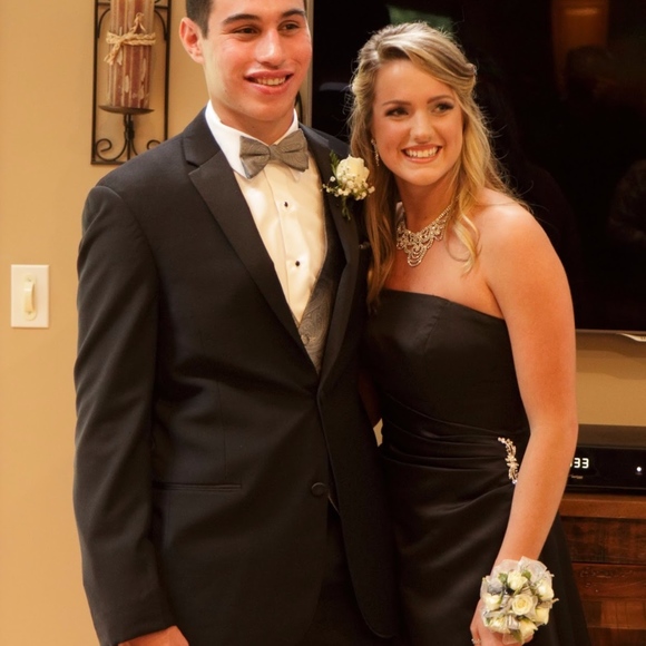 Black Strapless prom dress - Picture 1 of 4